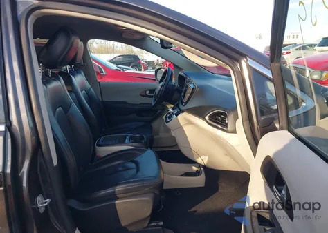 2020 Chrysler Voyager Lxi из США, поврежденный, VIN 2C4RC1DG2LR257067